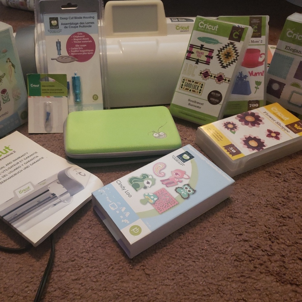 Cricut expression 2 bundle